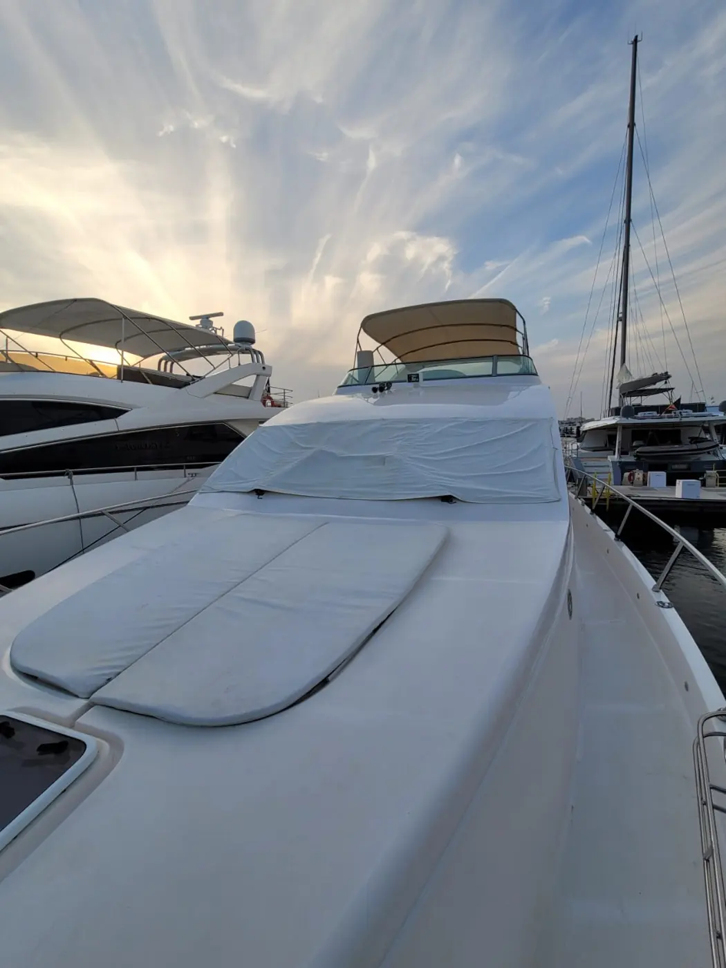 Bow sunbathing deck 66ft yacht